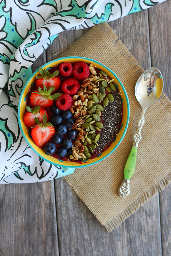 Wild Berry Smoothie Bowl (+ video)