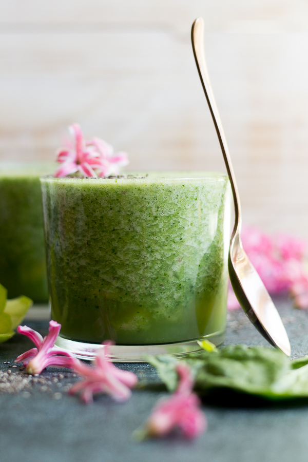 Spinach and Green Apple Chia Power Smoothie